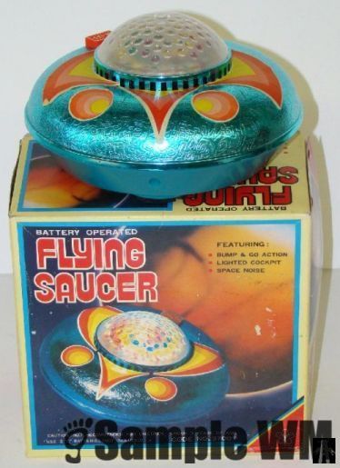 FLYING SAUCER - YONEZAWA - JAPAN
Later plastic battery operated saucer. Bump and go action. Green luster finish. Central pitted clear plastic dome with colored light effect. Bump and go action. Lighted cockpit, space noise. Code No 37701 1970s
Keywords: XSAUCER